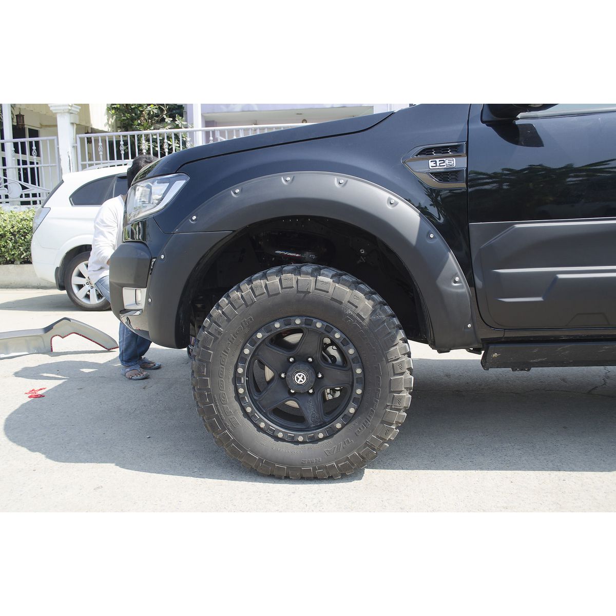 Drivetech 4x4 Flare Kit (6 Inch) w/ Studs DTFK-TOY0260R