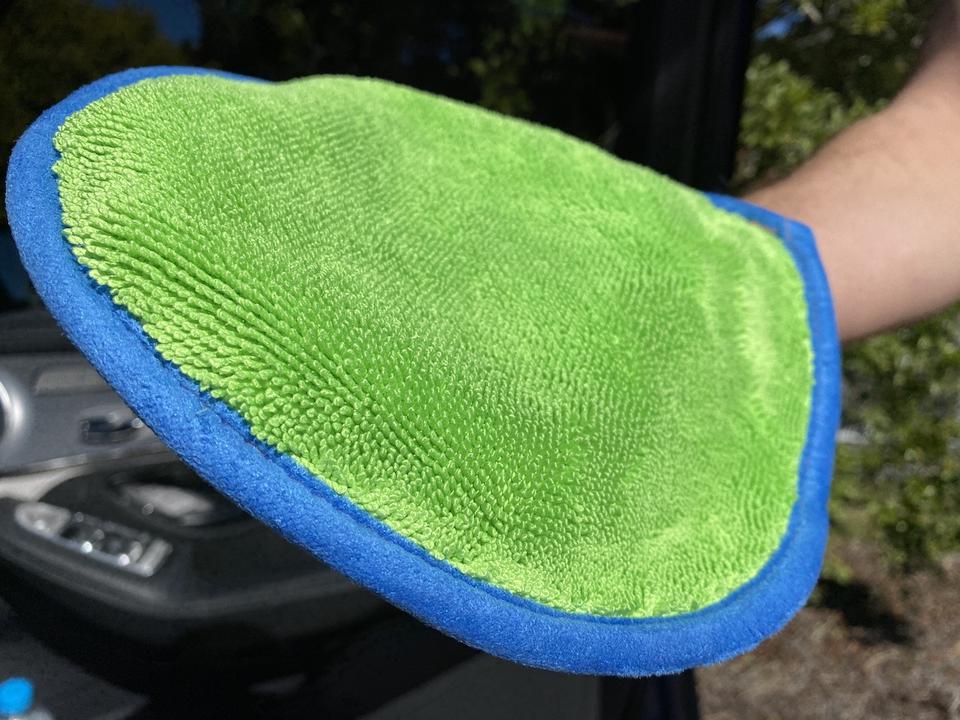 Bowden's Own The Inta-Mitt Glass Cleaning Mitt