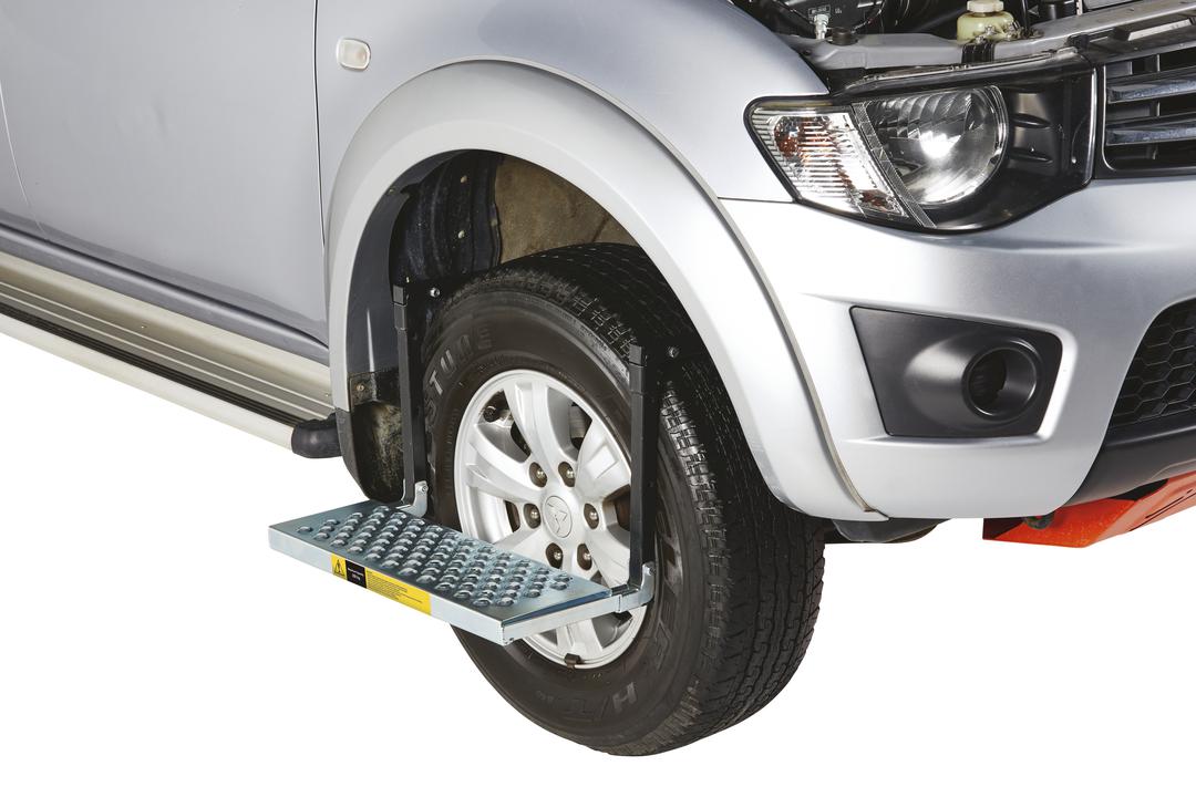 Maxi Trac 4x4 Folding 4WD Step 220kg