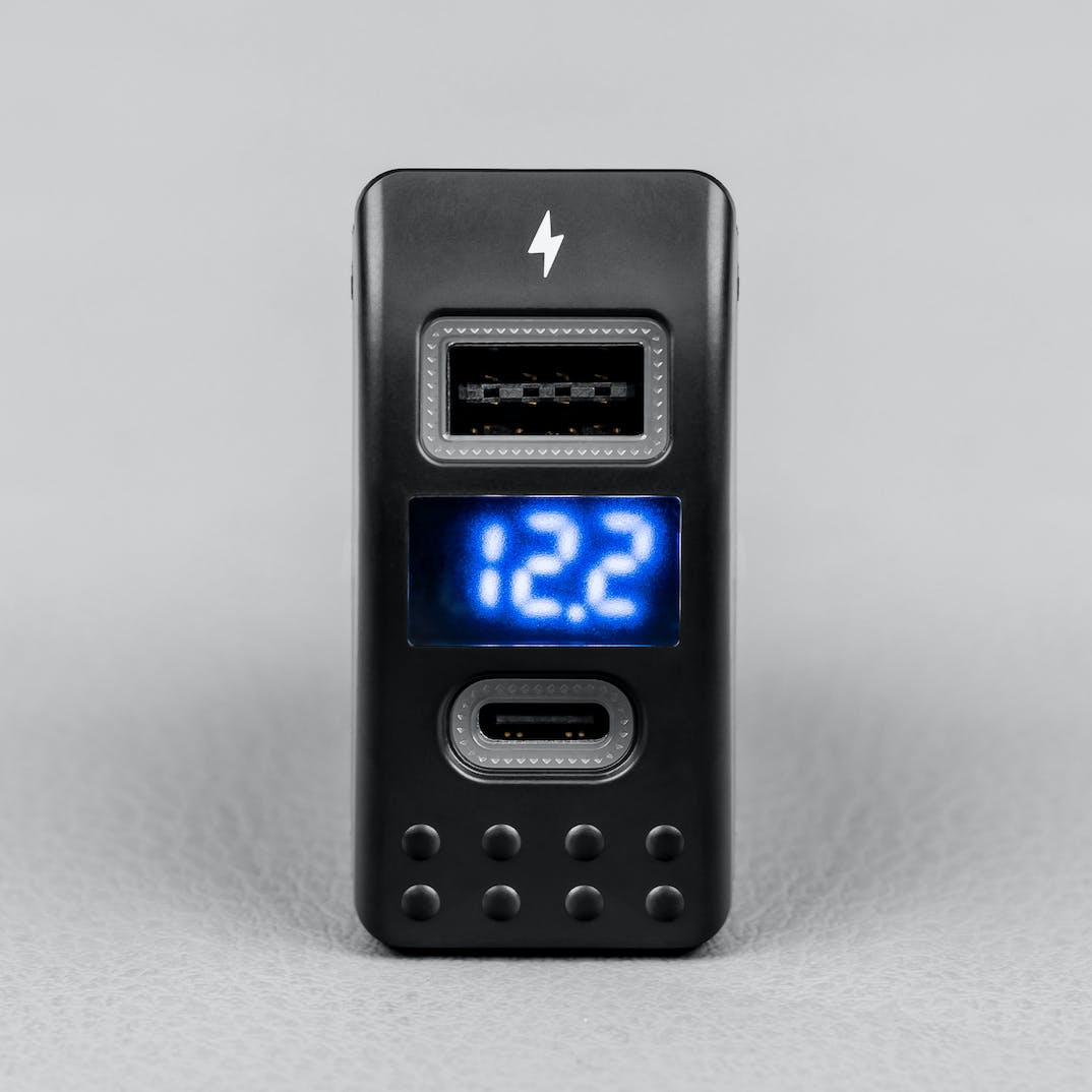STEDI Rocker Switch USB C  USB A  Volt Meter USBCROKSWCH